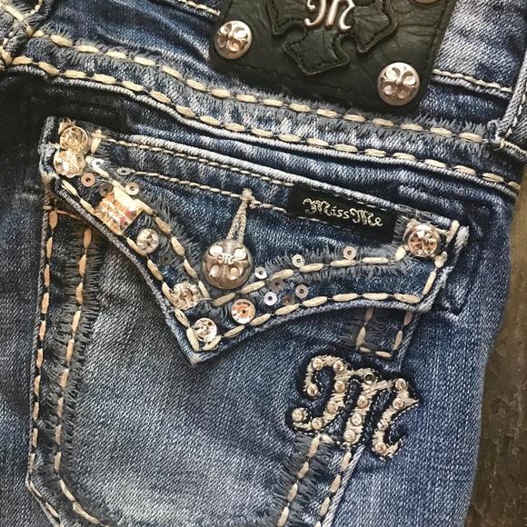 🌈💚💕 HOST PICK!! Miss Me Jeans Capri Cuff Rhinestones Buckle - Picture 4 of 8